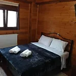 Oxygono Wooden House Chalé